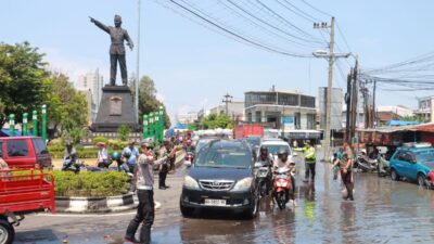 Banjir Rendam Solo Baru Sukoharjo Sebabkan Arus Lalin Macet Parah, Polisi Berlakukan Contra Flow