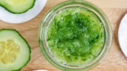 Seorang Dokter Kulit Ungkap mengapa Anda Harus Menggunakan Jus Mentimun untuk Kulit Kepala yang Sehat