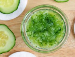 Seorang Dokter Kulit Ungkap mengapa Anda Harus Menggunakan Jus Mentimun untuk Kulit Kepala yang Sehat