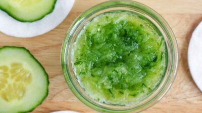 Seorang Dokter Kulit Ungkap mengapa Anda Harus Menggunakan Jus Mentimun untuk Kulit Kepala yang Sehat