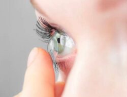 Penting untuk Diketahui, Berikut Ini Hukum Memakai Softlens dalam Islam