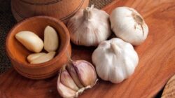 Bawang Putih Sederhana Benar-benar Bisa Menghilangkan Ketombe Anda!