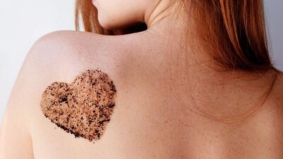 Gunakan Lulur Tubuh Kopi Ini untuk Mengeksfoliasi dan Melembapkan Kulit Anda Sekaligus