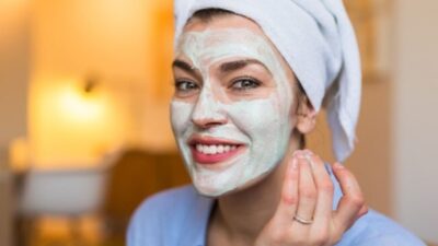8 Masker Wajah Buatan Sendiri yang Dapat Membantu Memperbaiki Kulit Anda