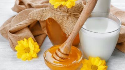 Masker Wajah Susu dan Madu Ini adalah Obat Alami Terbaik untuk Kulit Bercahaya