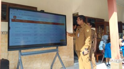 Pastikan SPMB Online Perdana Berjalan Lancar, Kepala Disdikbub Sukoharjo Sidak Sejumlah SD