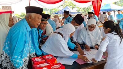Sebanyak 747 Jemaah Calon Haji Sukoharjo Pamitan Bupati, Terima Bantuan Jasket dan Lauk Pauk