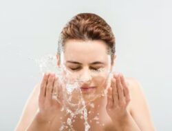 Mendapatkan Kulit Halus Sangat Mudah Jika Anda Mencuci Muka dengan Air Garam