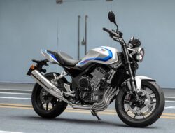 Memperkenalkan Honda CB500 SUPER FOUR 2026, Model 4 Silinder dengan E-Clutch, Segini Harganya