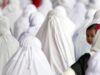 Simak di Sini, Berikut Ini Hukum Shalat Menggendong Anak, Sah atau Tidak?