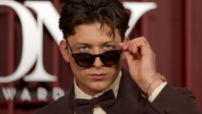 Pencarian James Bond: Bintang ‘Sunset Boulevard’ Tom Francis Mengikuti Audisi untuk Menjadi 007 Berikutnya