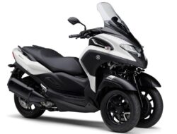 Yamaha Resmi Meluncurkan Tricity 300 ABS 2026, Skuter Besar Roda Tiga Baru