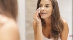 7 Bahan Dapur yang Bisa Berfungsi Ganda sebagai Penghapus Makeup Alami Terbaik