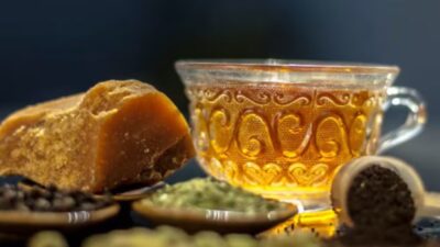 Awali Hari Anda dengan Air Gula Merah Panas dan Sambut Penurunan Berat Badan serta Kesehatan Usus yang Lebih Baik
