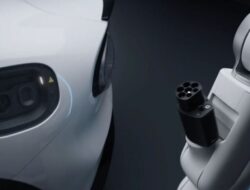 Xiaomi Luncurkan Lengan Robot Tanpa Tangan yang Mengisi Daya Kendaraan Listrik Secara Otomatis