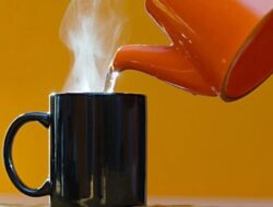 Ya, Anda Bisa Menurunkan Berat Badan dengan Minum Air Hangat, Begini Caranya