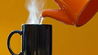 Ya, Anda Bisa Menurunkan Berat Badan dengan Minum Air Hangat, Begini Caranya