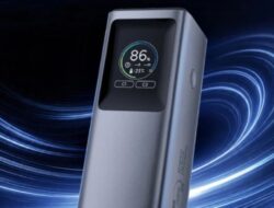 Lenovo Luncurkan Power Bank Hybrid 2-in-1 140W dengan Layar Terintegrasi dan Baterai 10.200mAh