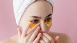 Ucapkan Selamat Tinggal pada Mata Bengkak dengan 3 Masker Mata Buatan Sendiri Ini