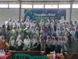 Peringati Harlah ke-76 Fatayat NU, PC Fatayat NU Sukoharjo Bersama Yayasan Daarun Nuriil Faalahi Santuni 54 Anak Yatim