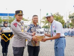 Sambut Hari Bhayangkara ke-80, Kapolda Jateng dan Forkopimda Sukoharjo Bagikan 1.000 Pasang Sepatu Gratis untuk Pelajar