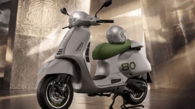 Vespa Edizione Ottantesimo Baru Diluncurkan dengan Helm yang Serasi