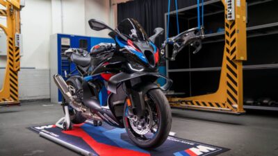 BMW M1000 RR Menerima Rangka M Motorsport Generasi Ketiga di Antara Pembaruan 2027