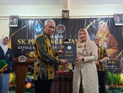 YPPP Veteran Sukoharjo Serahkan SK Pengangkatan Kepala SMA dan SMK Veteran 1