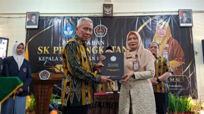 YPPP Veteran Sukoharjo Serahkan SK Pengangkatan Kepala SMA dan SMK Veteran 1