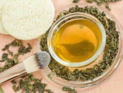 Saya Menggunakan Toner Teh Hijau DIY Ini Selama Sebulan dan Bekas Jerawat Saya Hilang