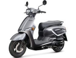 Memperkenalkan Suzuki Saluto 125 2026, Skuter Retro Premium Baru dengan Desain Ramping dan Elegan