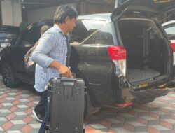 KPK Geledah Kantor Bupati Sukoharjo, Penyidik Keluar dengan Tiga Koper Hitam