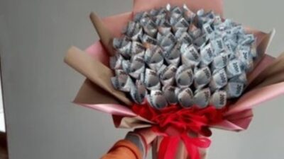 Yang Belum Tahu, Berikut Ini Hukum Jual Beli Buket Uang