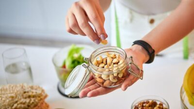 Tambahkan 10 Jenis Buah Kering Ini Dalam Pola Makan Anda untuk Mempercepat Penurunan Berat Badan