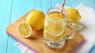Saat Hidup Memberi Anda Lemon, Peraslah untuk Mendapatkan Manfaat Kesehatannya