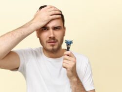 8 Cara Alami Mengatasi Rambut Tumbuh ke Dalam Tuntas Selamanya!