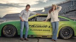 Anne Hathaway Bergabung dengan Tom Cruise dalam Sekuel ‘Days of Thunder’, Paramount Telah Menetapkan Tanggal Rilis