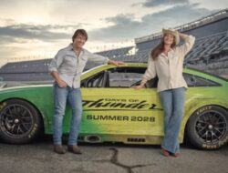 Anne Hathaway Bergabung dengan Tom Cruise dalam Sekuel ‘Days of Thunder’, Paramount Telah Menetapkan Tanggal Rilis
