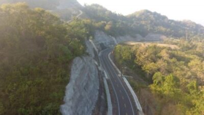Pengerjaan Kelok 23 Selesai, Jalan Baru yang Tawarkan Panorama di Kawasan Pesisir Selatan