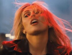 Miley Cyrus Memulai Revolusi Lantai Dansa yang Memikat Lewat Single dan Video Baru ‘Bass Persuades’
