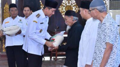 Sebanyak 1.500 Ustadz, Ustadzah, dan Marbot Masjid Terima Insentif dari Baznas Sukoharjo