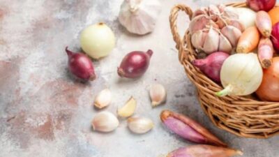 Bawang Merah vs Bawang Putih? Mana Obat Rumahan Terbaik untuk Pertumbuhan Rambut?