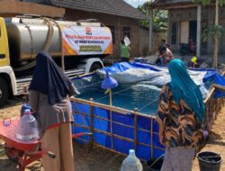Kesulitan Air Masih Melanda Sukoharjo Selatan, PKS Salurkan 7 Tangki Air Bersih