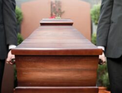 Yang Belum Tahu, Berikut Ini Hukum Mengantarkan Jenazah Non Muslim