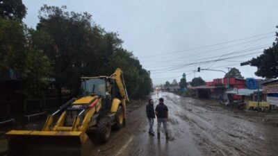 Alat Berat Diterjunkan KemenPU untuk Pulihkan Jalan Nasional Terdampak Banjir Bandang di Solok