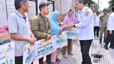 Plt Bupati Sukoharjo Pimpin Penyaluran Bantuan Rehab RTLH Baznas di Dua Kecamatan