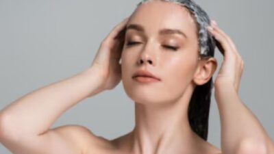 Atasi Rambut Kering Anda dengan 5 Masker Rumahan Ini