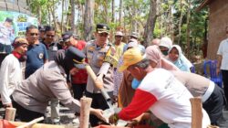 Baksos Polres Sukoharjo, Salurkan 3 Tangki Air Bersih dan 20 Paket Sembako untuk Warga Weru
