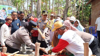 Baksos Polres Sukoharjo, Salurkan 3 Tangki Air Bersih dan 20 Paket Sembako untuk Warga Weru