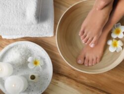 Dapatkan Perawatan Pedikur Terbaik dengan Merendam Kaki Anda dalam Air Teh Hijau!